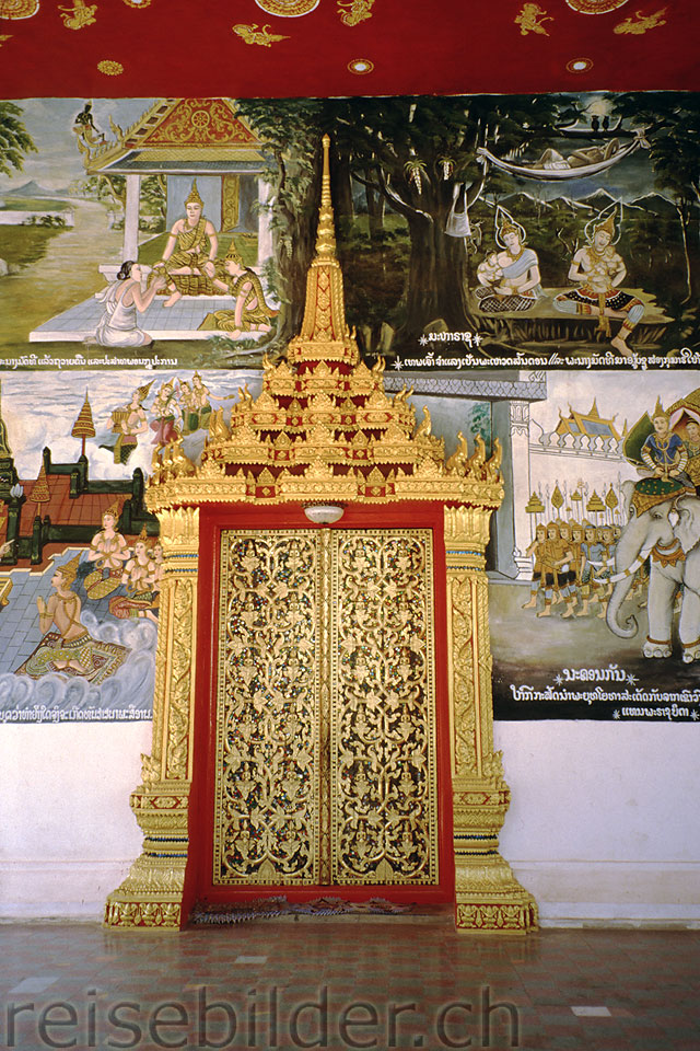 Gate at Wat In Paeng in Vientiane