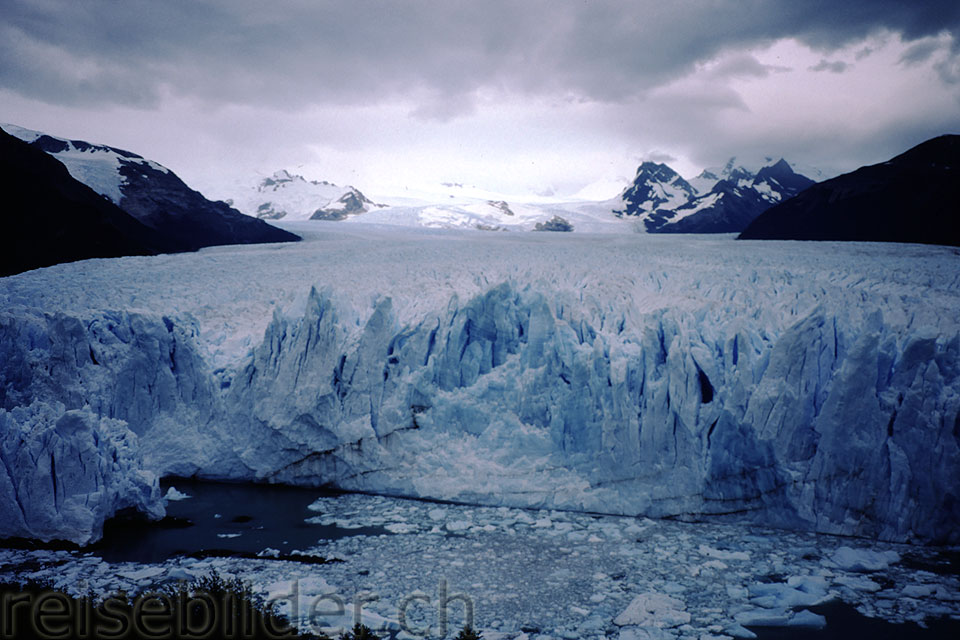 Perito Moreno glacier - 35 km long, 3,5 km wide und 60 m high