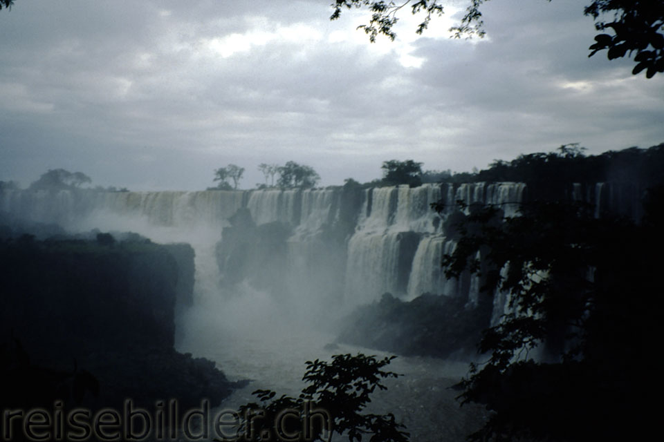 Iguazú Falls on the border to Brazil